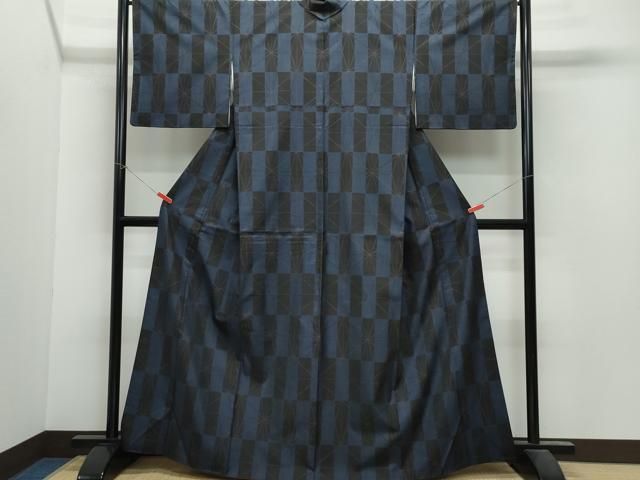 平和屋着物●本場大島紬　9マルキ　市松麻の葉文　正絹　逸品　CAAV6480vf 平和屋着物○本場大島紬 9マルキ 市松麻の葉文 正絹 逸品 CAAV6480vf