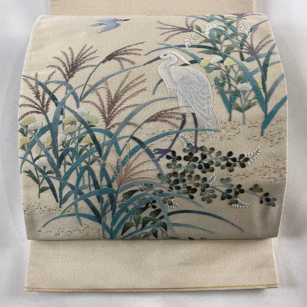 袋帯 蒋雪英 落款 関西仕立て 草花 鳥 刺繍 ベージュ お太鼓柄 正絹