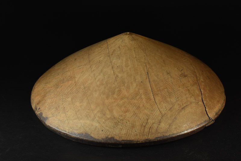 蔵A3197 古民藝 陣笠 型 欅刳り貫き 時代 56ｃｍ