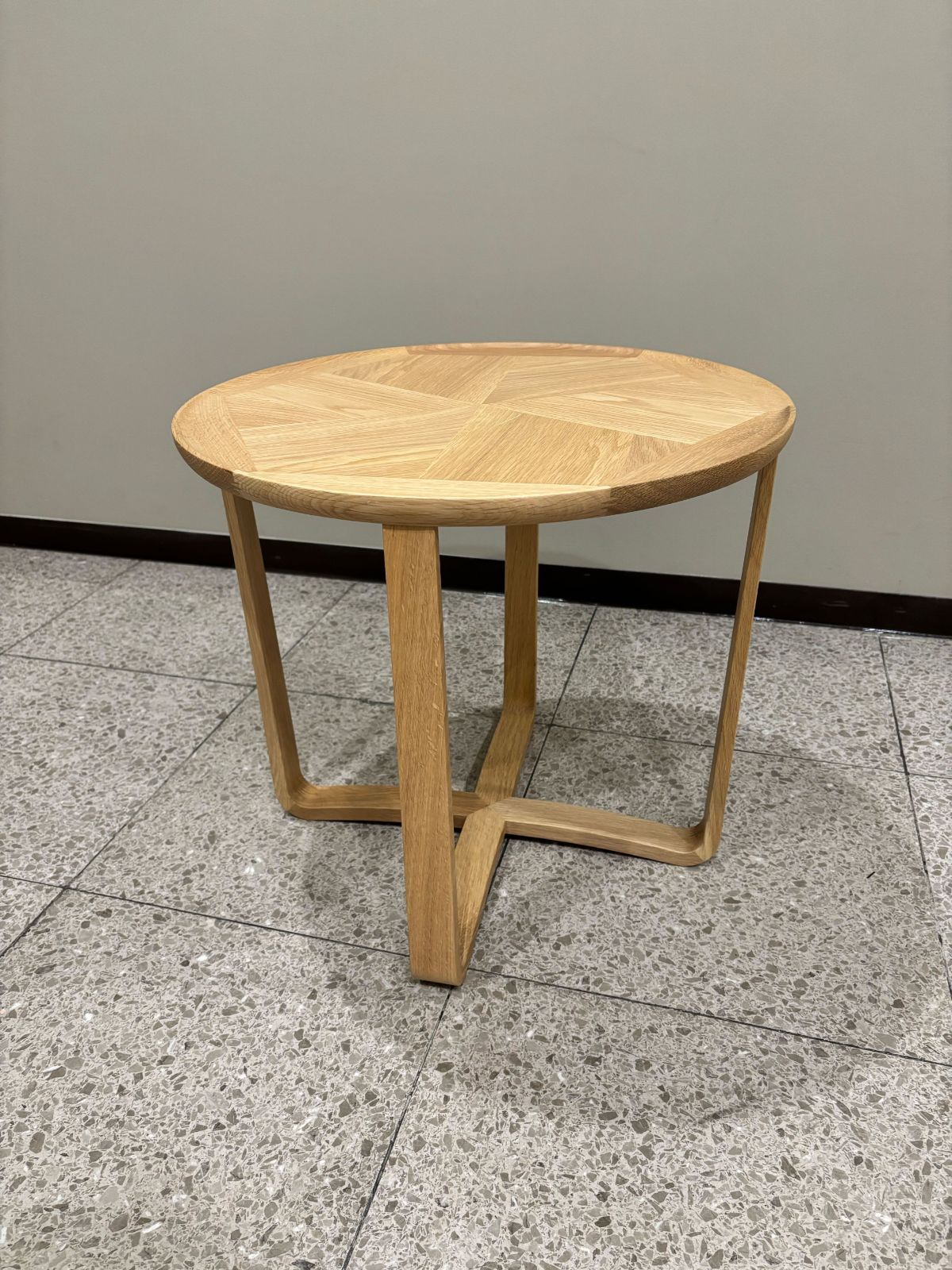 ガーベラ リビング 丸テーブル（傷あり） 2025年最新】カンディハウス