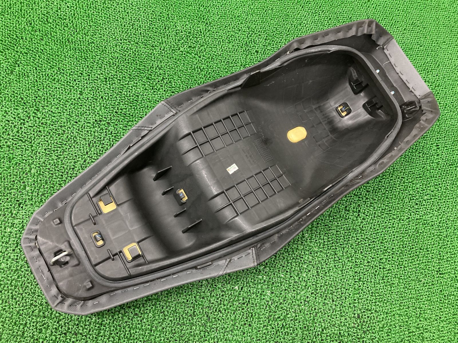 ADV150 シート K0W 🎏 ホンダ 純正 中古 バイク 部品 KF38 ノーマル