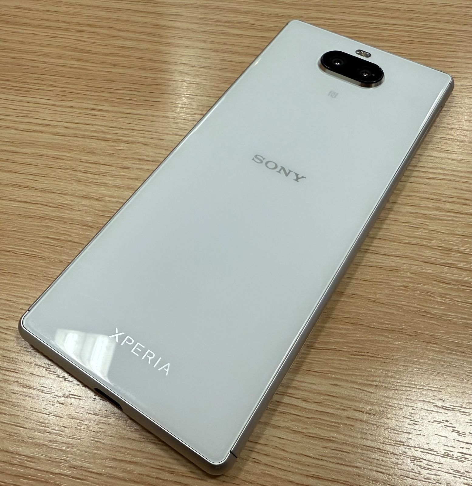 【ランクB】XPERIA8lite ホワイト au SIMロック解除済