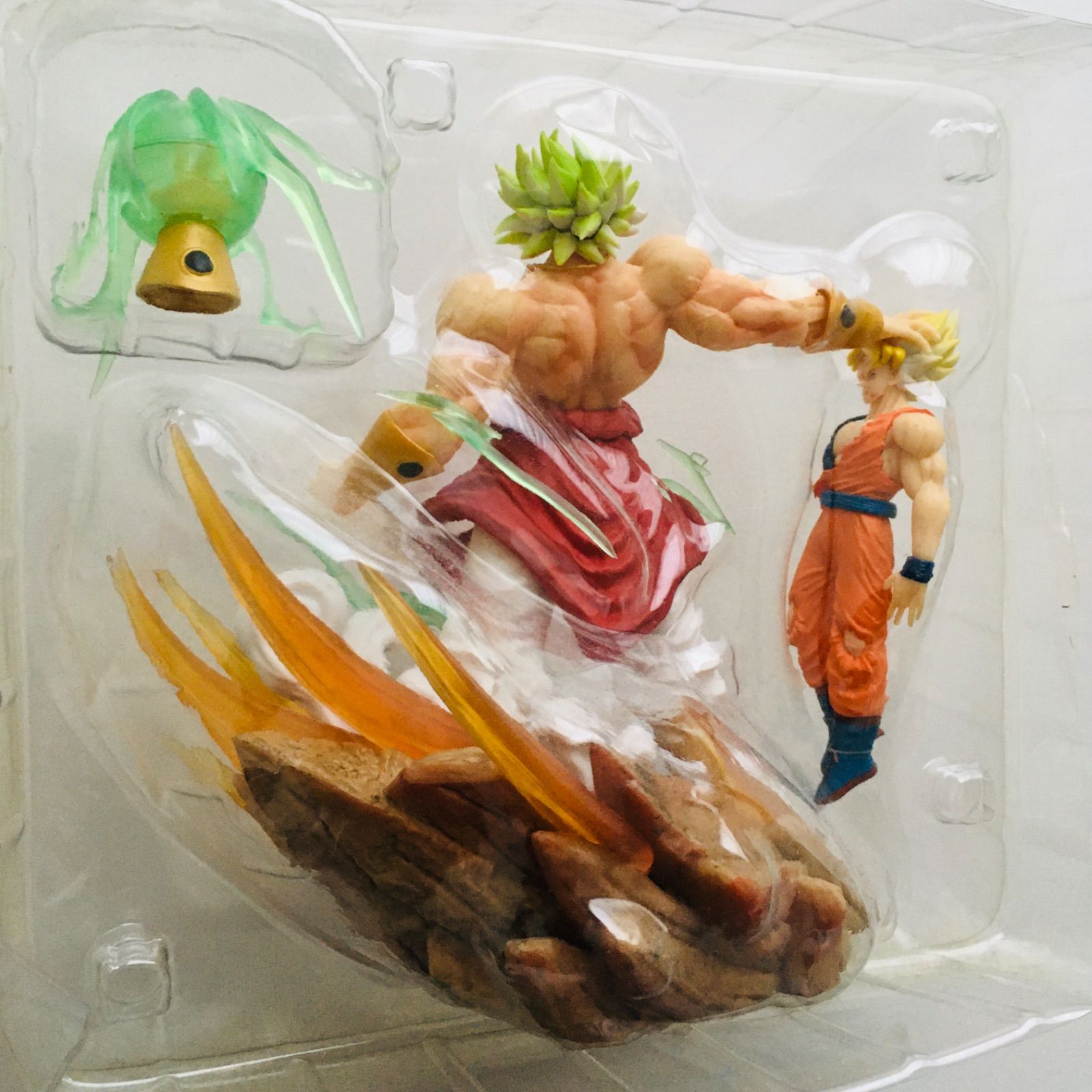 レア稀少・海外限定版】ドラゴンボール ブロリー VS スーパーサイヤ人 