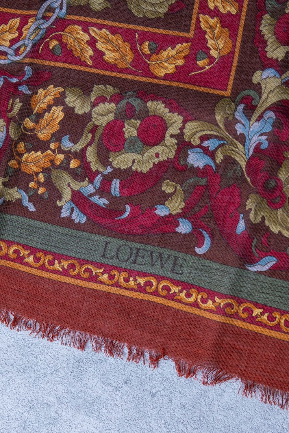 LOEWEロエベ 大判シルクスカーフ CERAMICA SEVILLANA ロエベ LOEWE/スカーフ スペインの陶器 レッド カラフル 壺