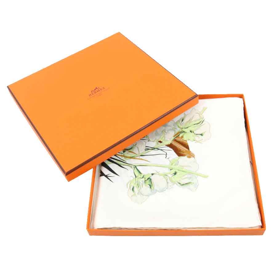 エルメス HERMES スカーフ カレ90 TURBANS DES REINES 王妃のターバン