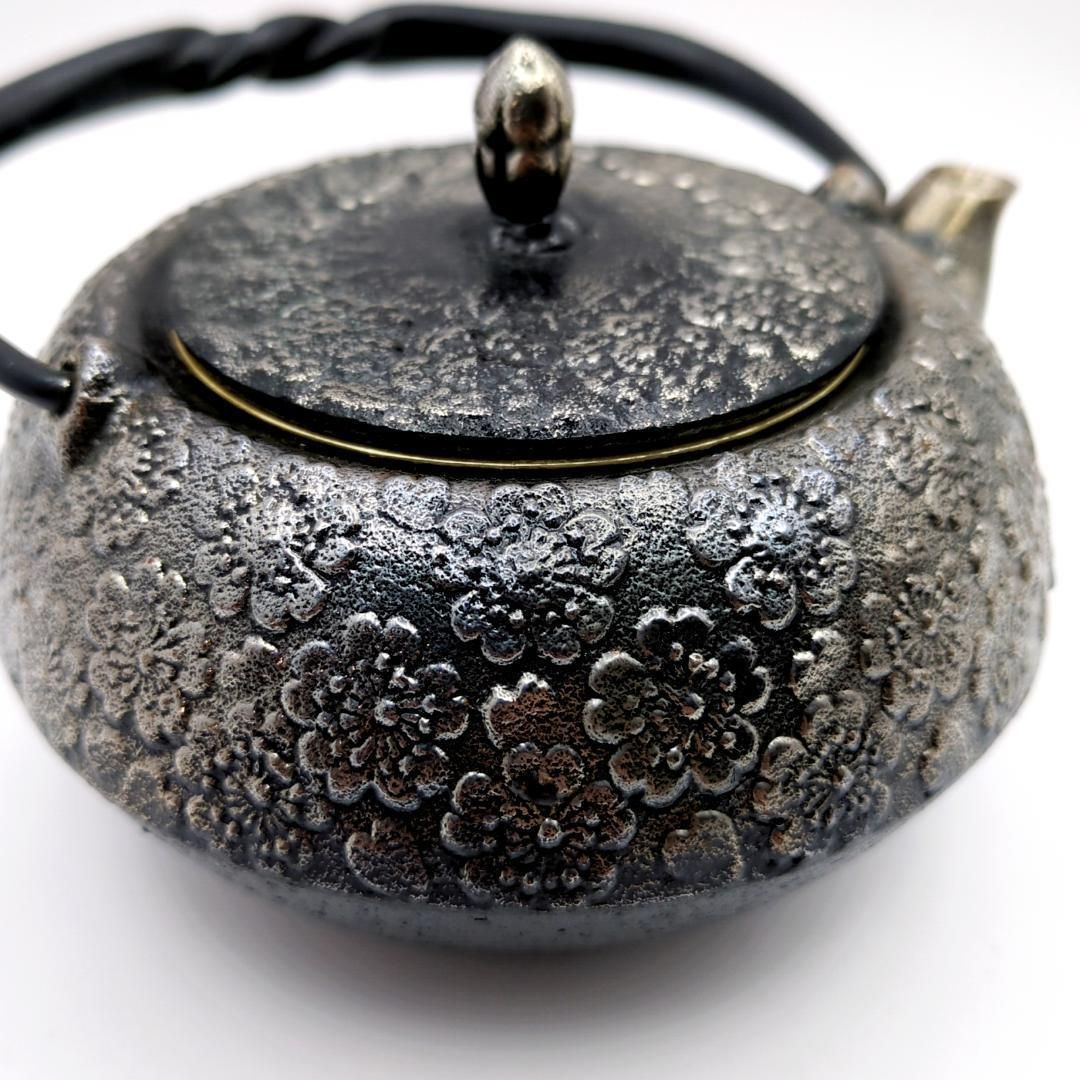 美品 照光堂 南部鉄器 砂鉄 急須 桜文 サクラ 箱 煎茶道具 鉄瓶 茶道具