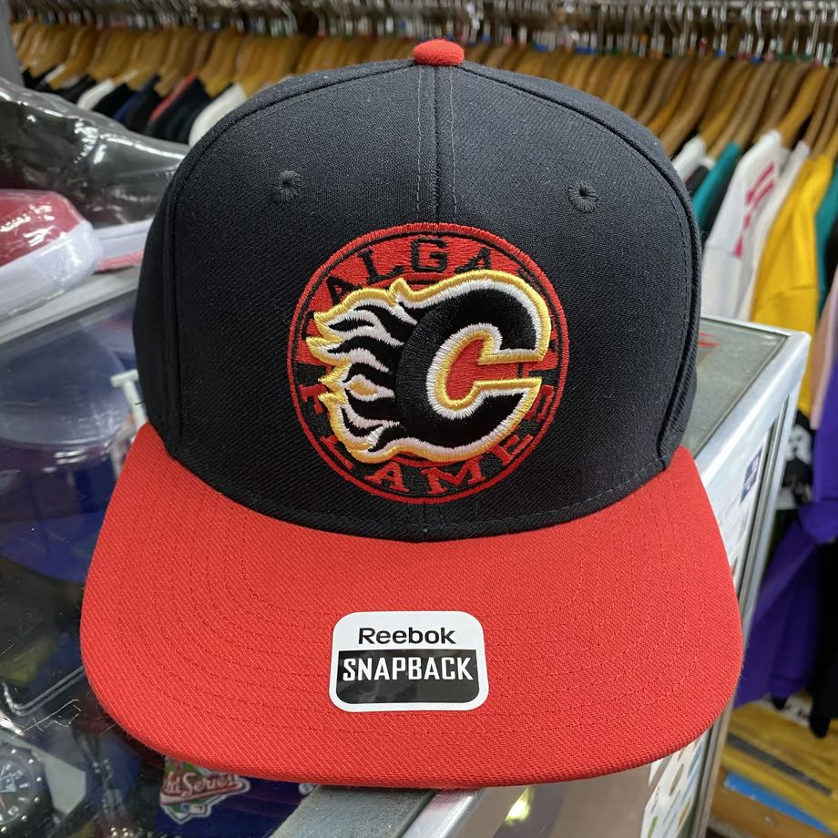 Reebok リーボック Flames カルガリー フレームス NHL スナップバックキャップ 黒 赤