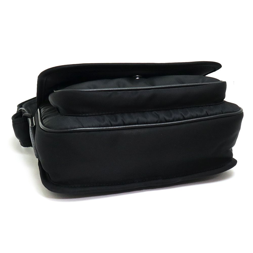 サンローラン ニキ スモール メッセンジャー ECONYL クロスボディ