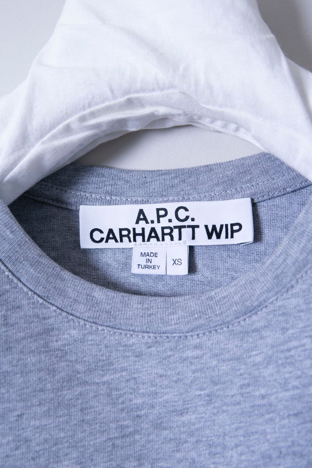 新品】A.P.C.×Carhart2020グレーTシャツアーペーセーカーハート - www