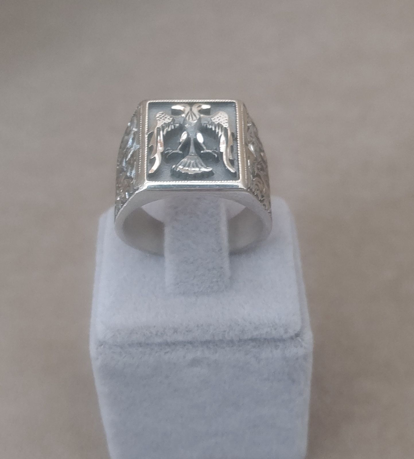 NEW＊トルコ製 手彫りシルバー925リング( そこはかとない 二羽の鷲) 