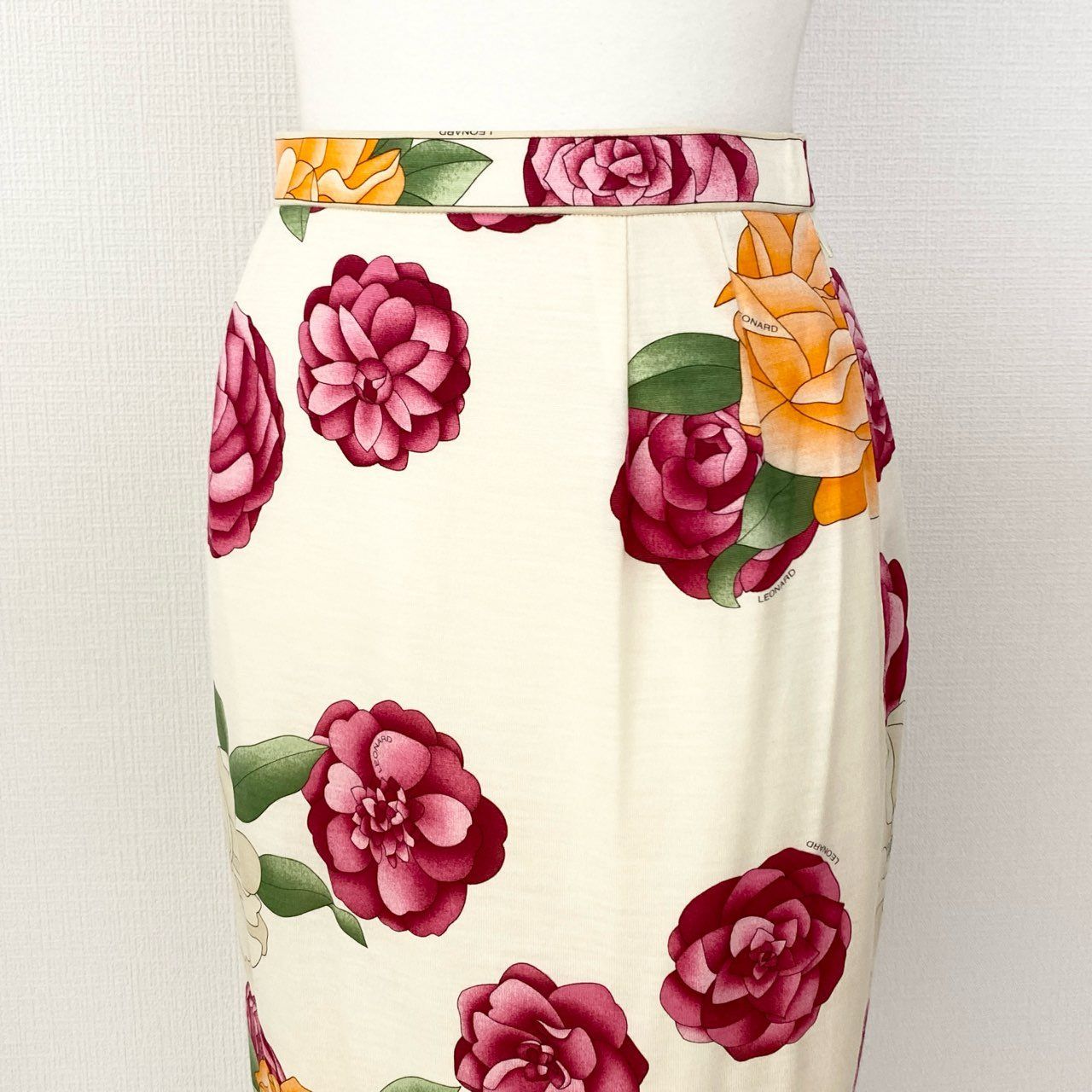 LEONARD レオナール ひざ丈スカート 豪華 花柄 ブラック 高級