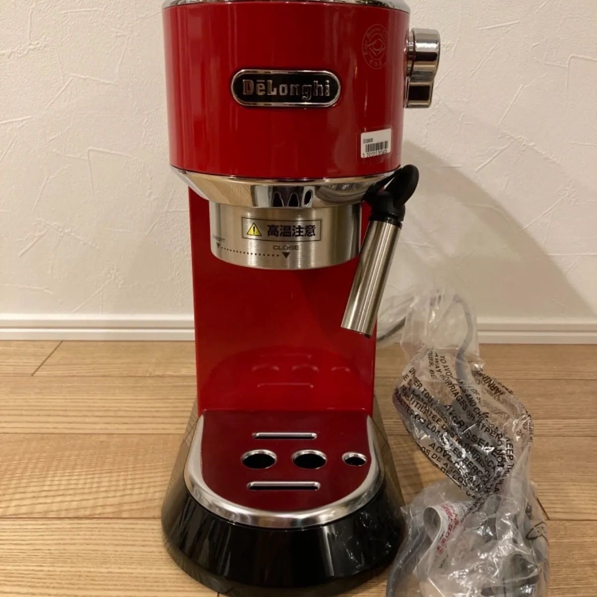 デロンギ デディカ エスプレッソ・カプチーノメーカー EC680 Red