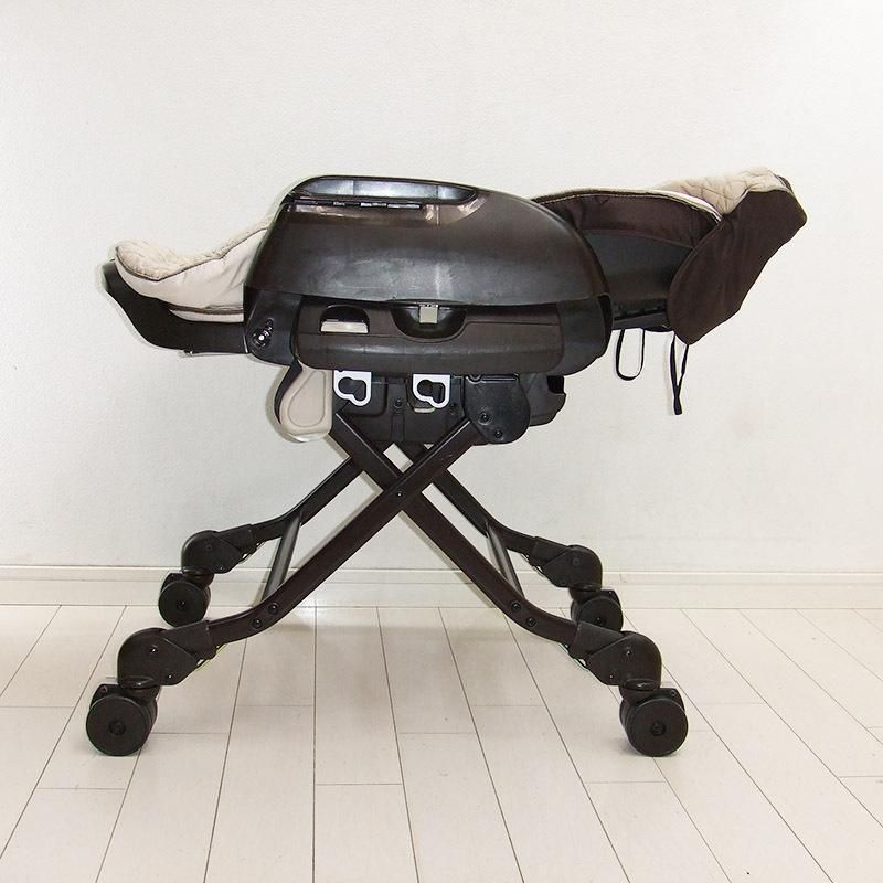 【Combi(コンビ)】ネムリラ+L(ハイローチェア、手動、ベルト交換済) Combi(コンビ)】ネムリラ+L(ハイローチェア、手動、ベルト交換済