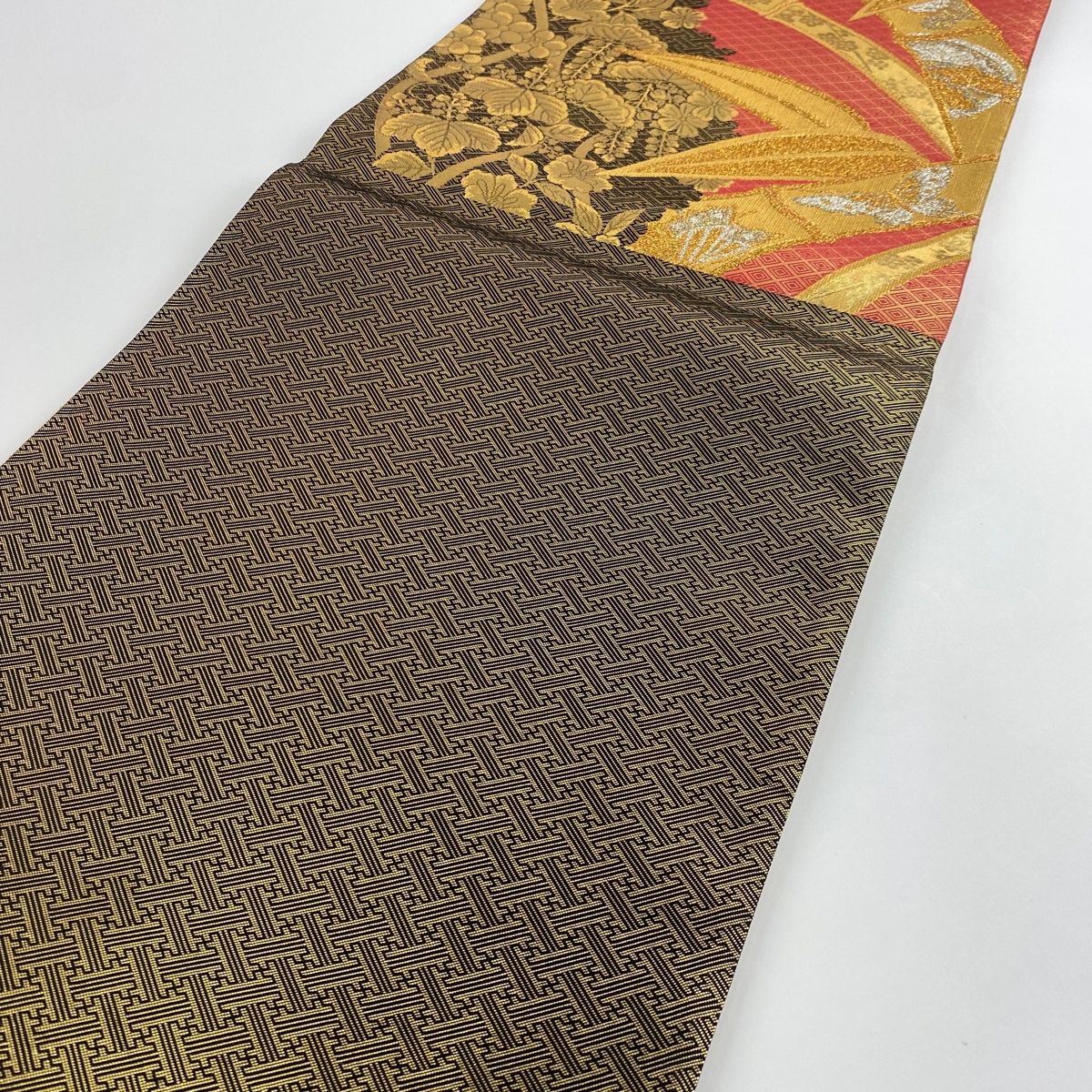 A42新品未使用　美品袋帯　箔　金糸　多彩　　唐草紋　正絹 袋帯 美品 秀品 証紙 博多織 佐賀綴錦 竹 草花 金糸 箔 赤 六通