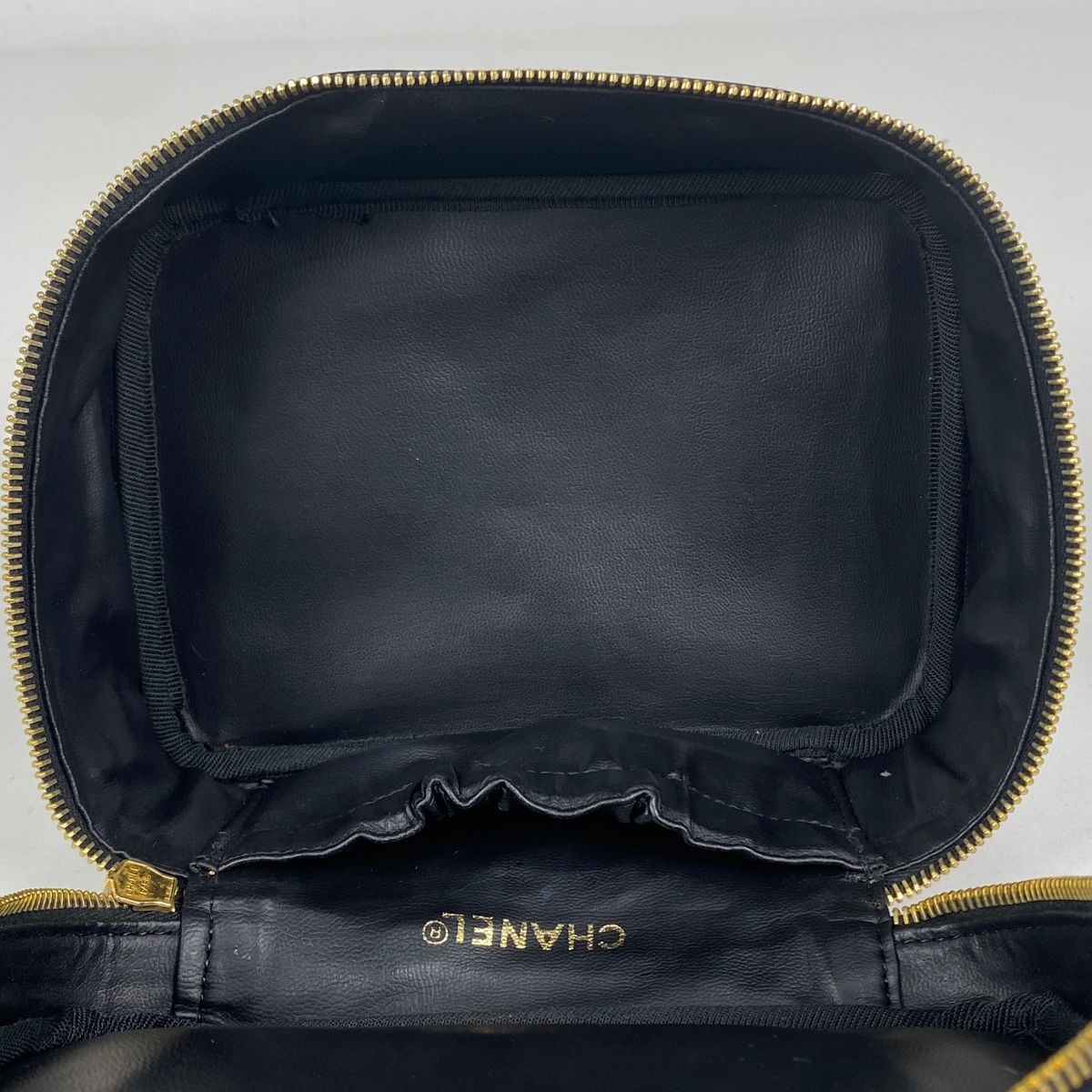 CHANEL シャネル ココマーク エナメル バニティ ポーチ ブラック