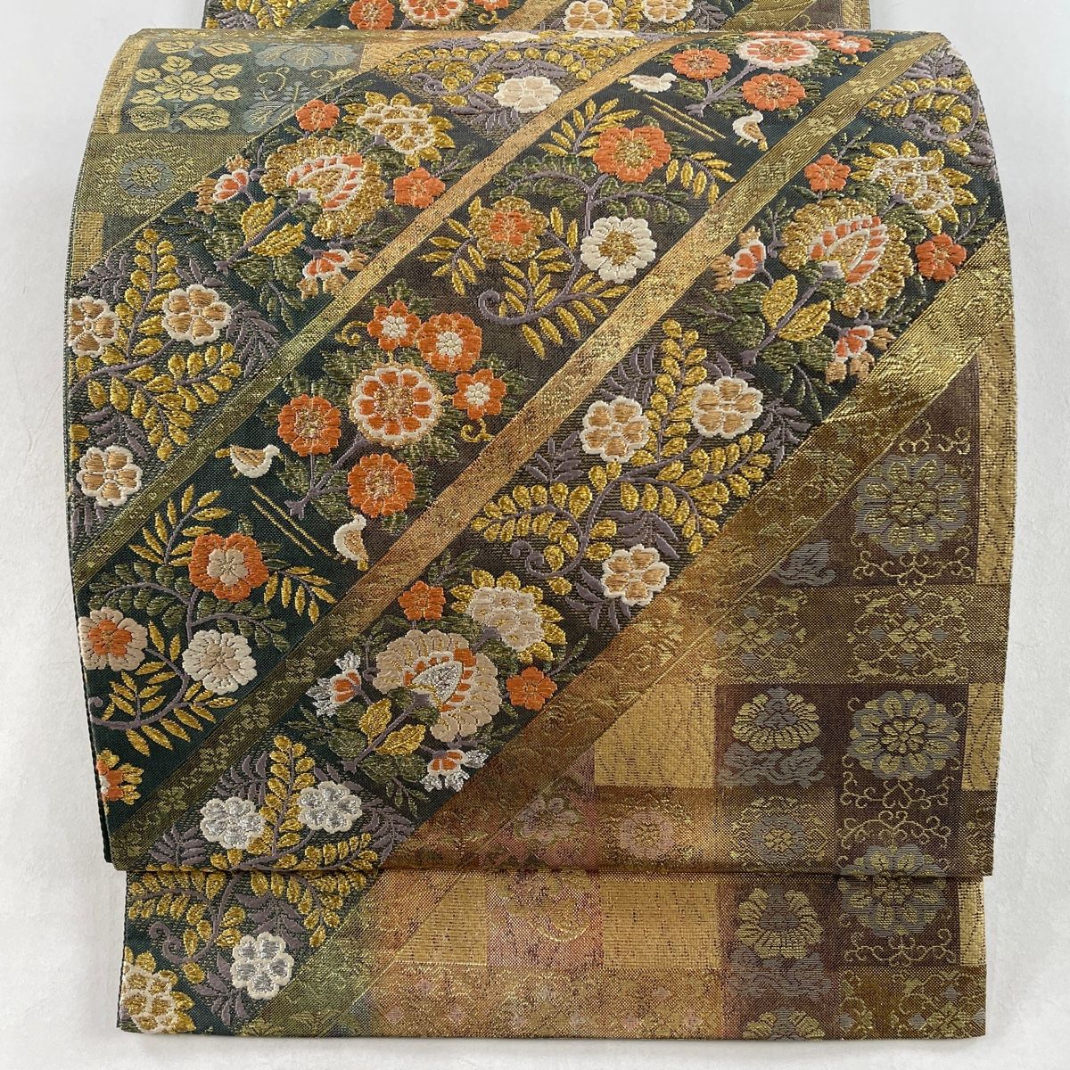 美品】きぬがさ 唐織 草花文 落款有り 金銀糸の六通柄袋帯