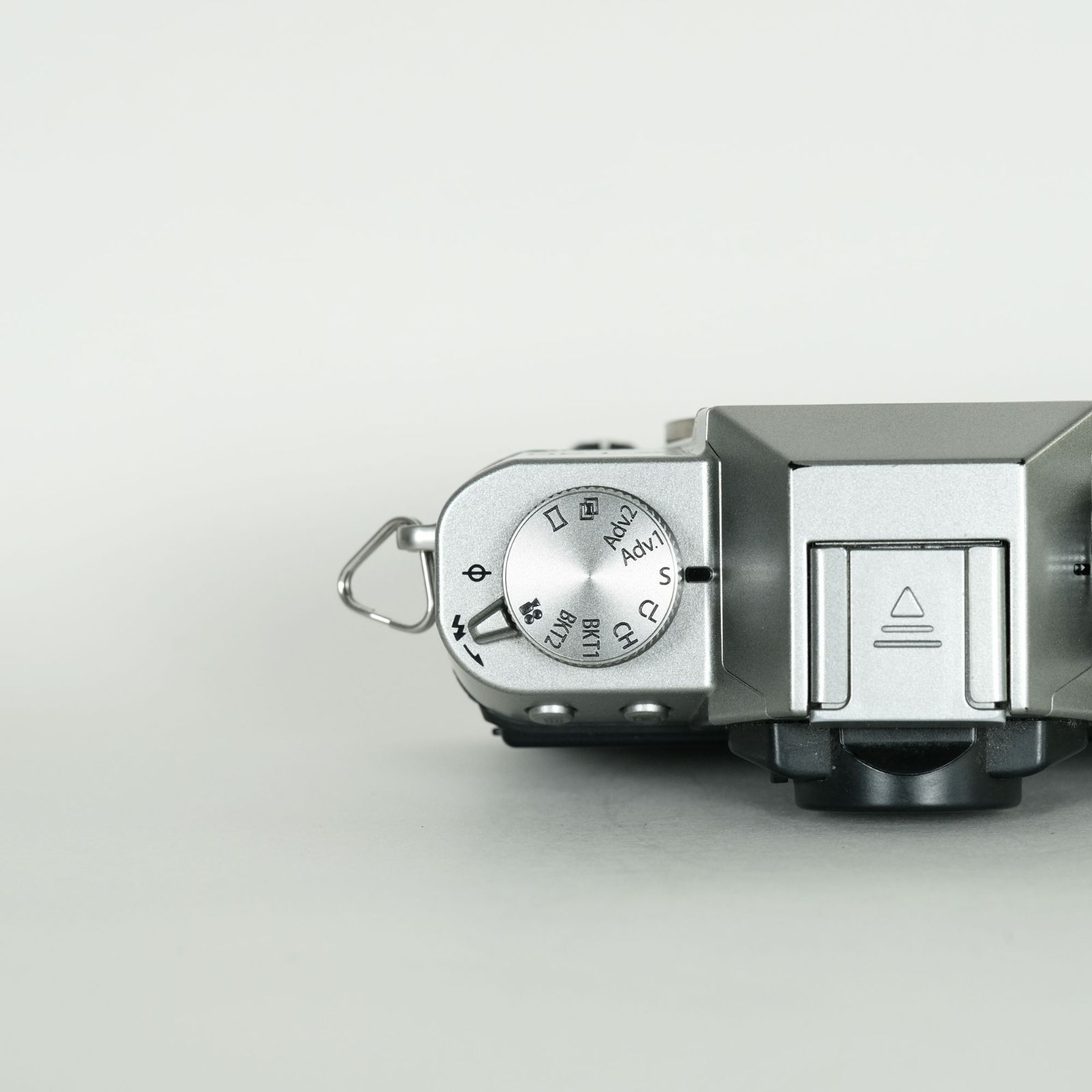 シャッター数16