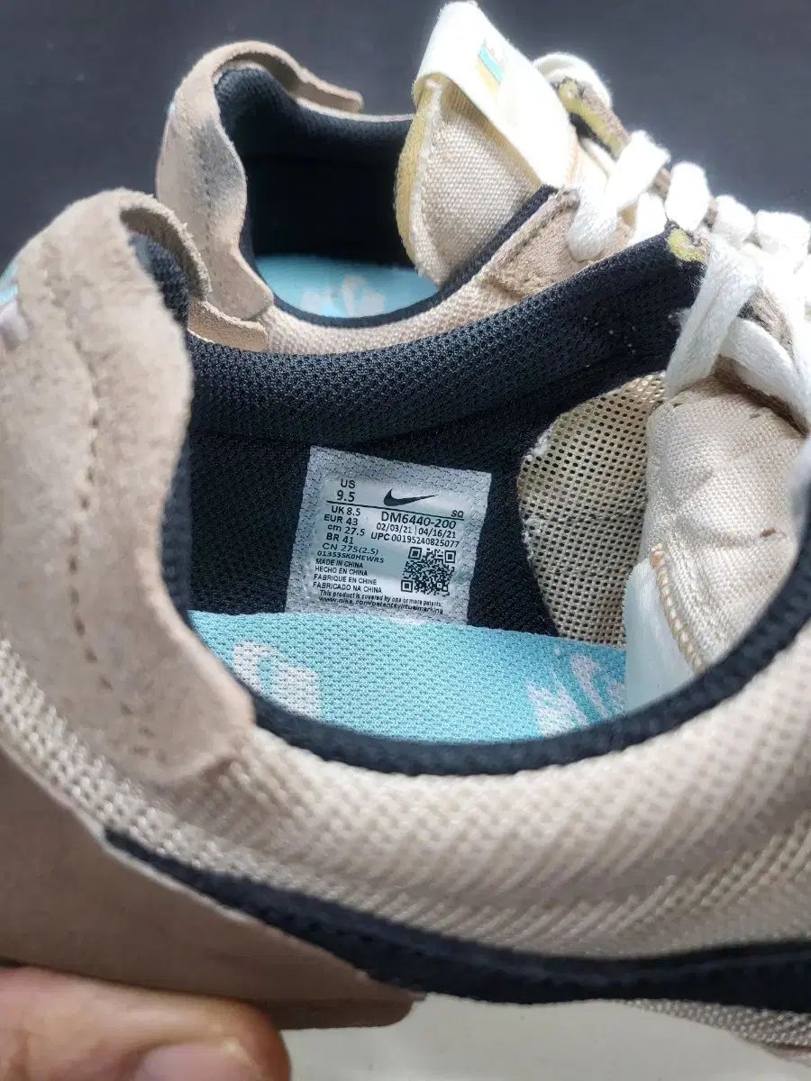 ナイキ デイブレイク タイプ 超軽量メッシュ 270 275 タグ275