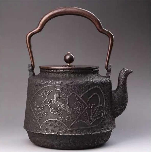 茶道用品 大容量 老鉄瓶 鉄鍋鋳鉄 コーティングなし 手作りの鉄びん 提梁壺 2.5L