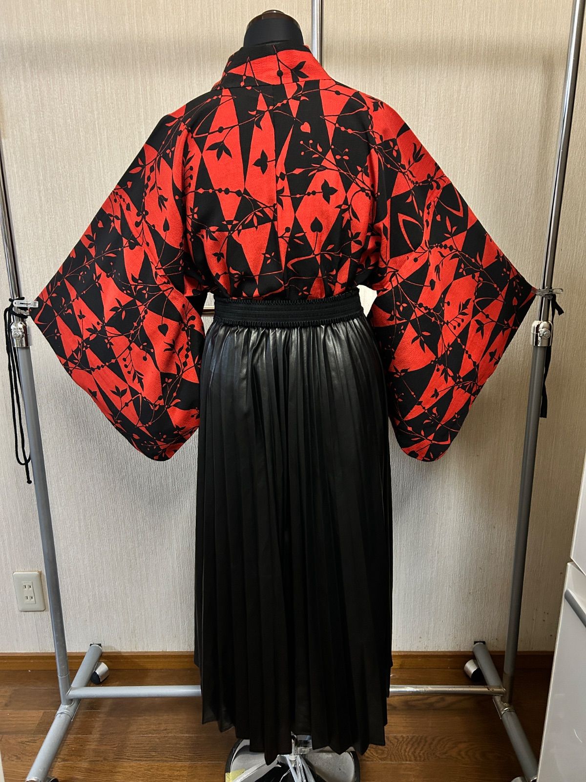 長襦袢　赤　鶴　レトロ　アンティーク　和洋折衷コーデ　コスプレ　和柄　リメイク 長襦袢 赤 鶴 レトロ アンティーク 和洋折衷コーデ コスプレ 和