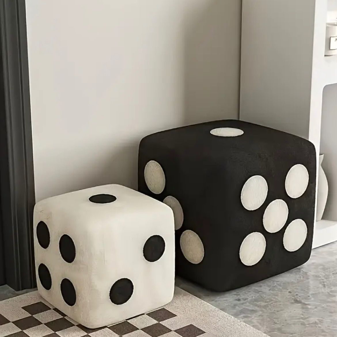 チェア スツール 玄関 リビングルーム 小型 木製 ソファ フットスツール サイコロ型 ティースツール シューズチェア クッション 快適 装飾 ナチュラル 無垢材 寝室 家庭 椅子 四角形 軽量 持ち運び コンパクト モダン インテリア家具 クラシックデザイン