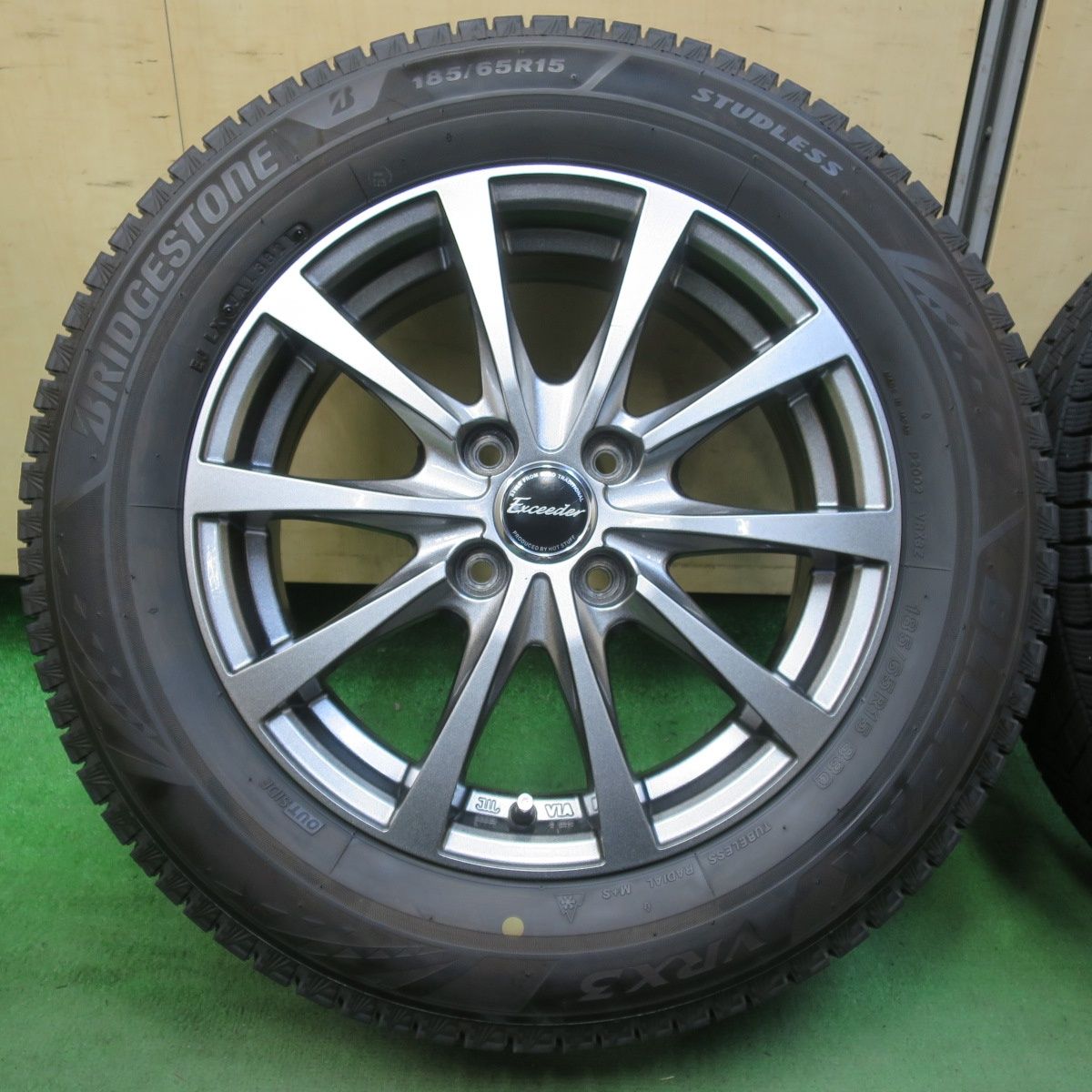 バリ溝 22年 キレイ 9分 スタッドレス 185 65R15 ブリヂストン ブリザック VRX3 Exceeder エクシーダー 15インチ PCD100 4H 5092604イス