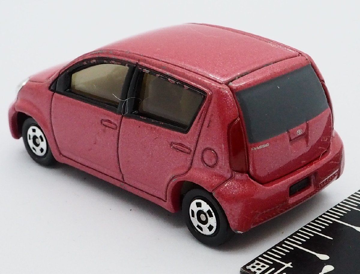 トミカ＃82【トヨタ パッソ TOYOTA PASSO(スペシャルカラー