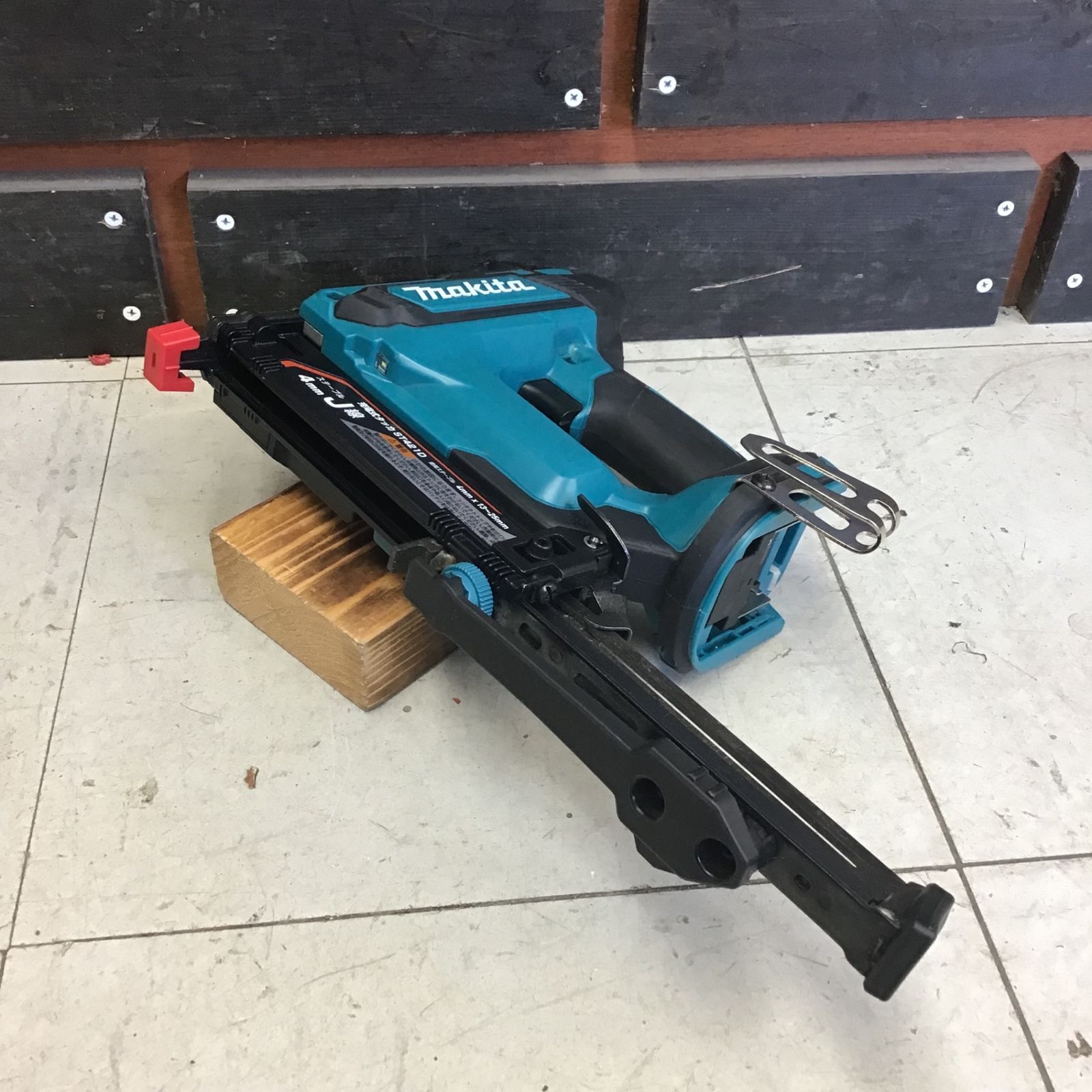中古品】 マキタ/makita コードレスタッカー ST421DZ 【鴻巣店 
