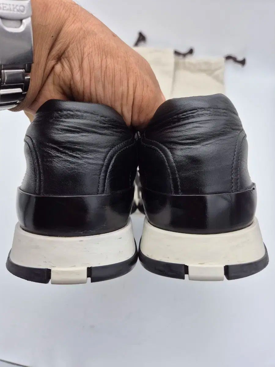 HERMES エルメス 黒 スニーカーズ メンズ スニーカー