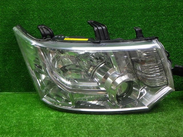 三菱　デリカD5 CV-5W ￼前期　ヘッドライト 左右　HID バラスト付 デリカD5 ヘッドライト 左右 HID CV 前期 100-87918 バラスト付