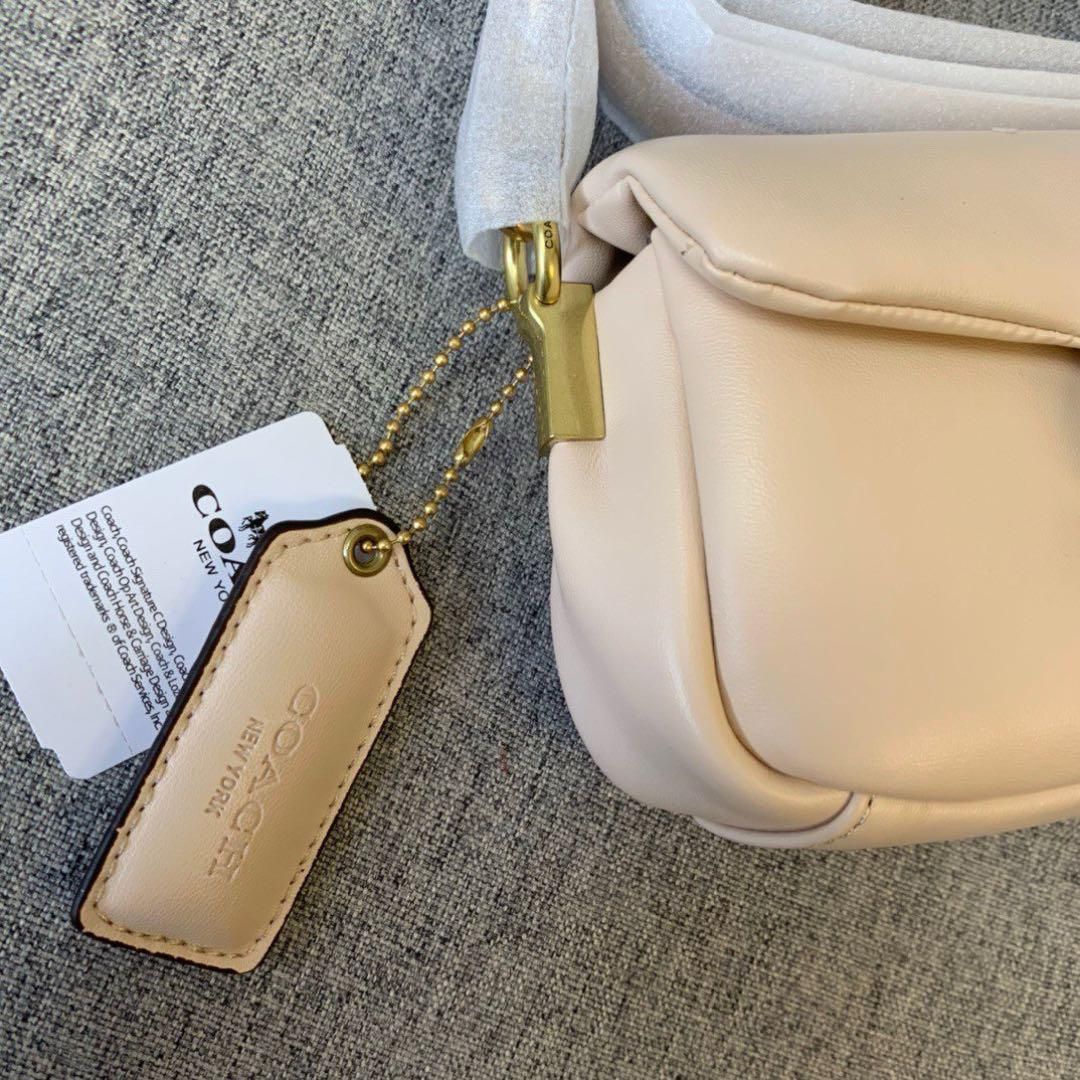 COACH ピロータビーショルダーバッグ