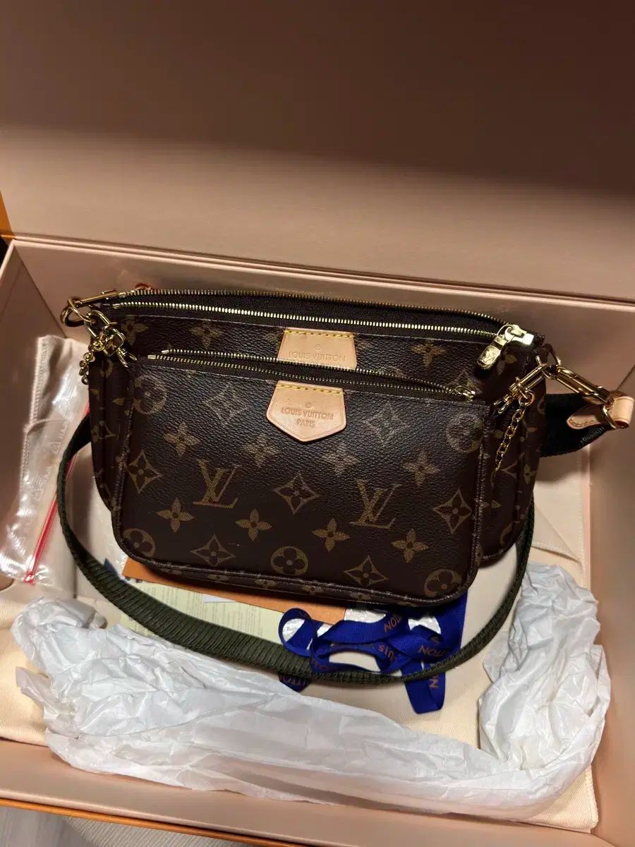 Louis Vuitton ルイヴィトン マルチポシェット アクセソワール