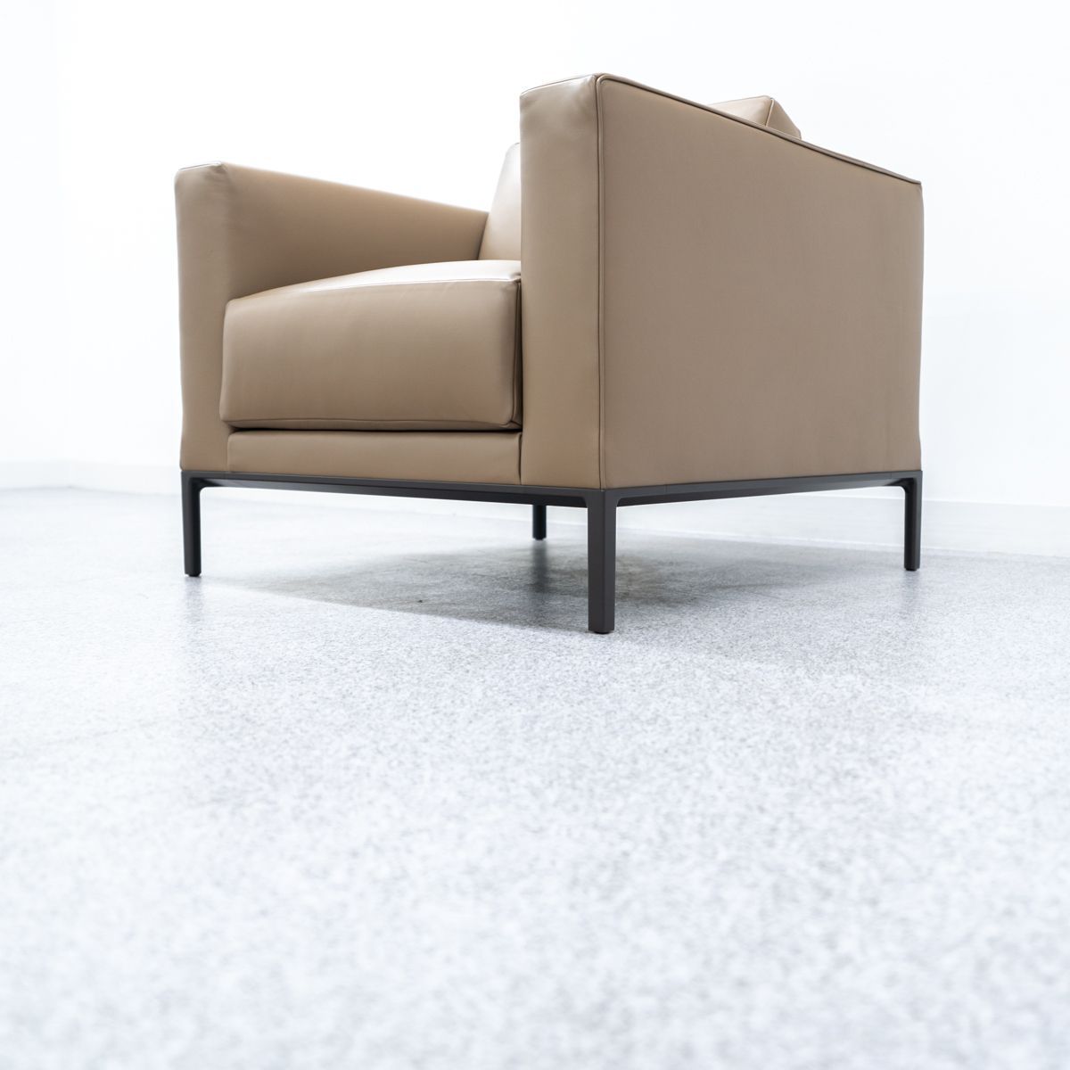 Cassina ixc. カッシーナイクスシー GRAB Lage グラブ ラージ 1人掛け アーム ソファ レザー ベージュ R-D 定価72万 2 NEXPOTALLINN_EU