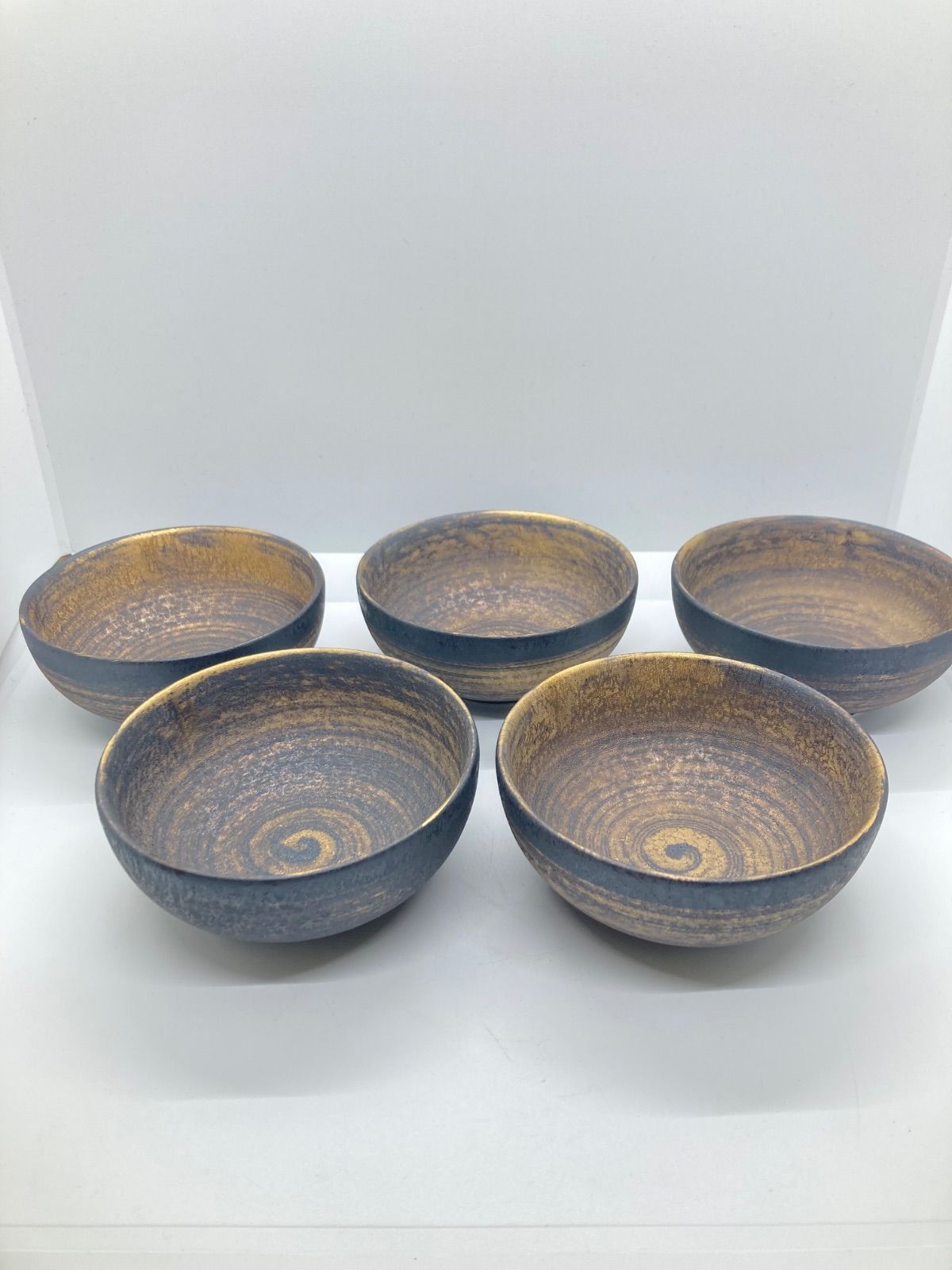 結晶金彩 汁椀５個セット 汁椀 お椀 やきもの 陶磁器 ゴールド ブラック とんすい 入れ物 小鉢 取皿 鍋 お鍋 取り分け皿 来客用 お正月 和食器 食器 食器セット 皿 お皿
