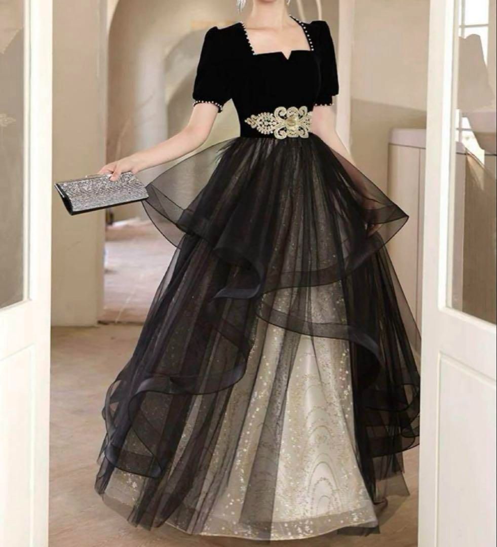 ゴールドのデザインにスカートのフリルがゴージャスなドレス ゴールドのデザインにスカートのフリルがゴージャスなドレス - メルカリ