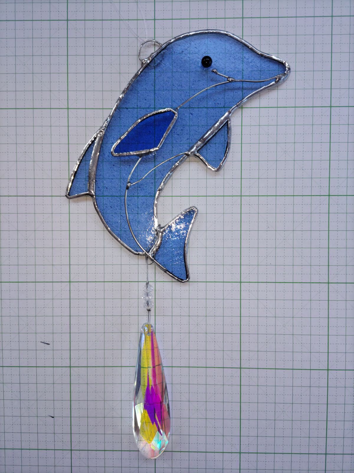 ステンドグラス製 2色のイルカのサンキャッチャーパネル - 工芸品