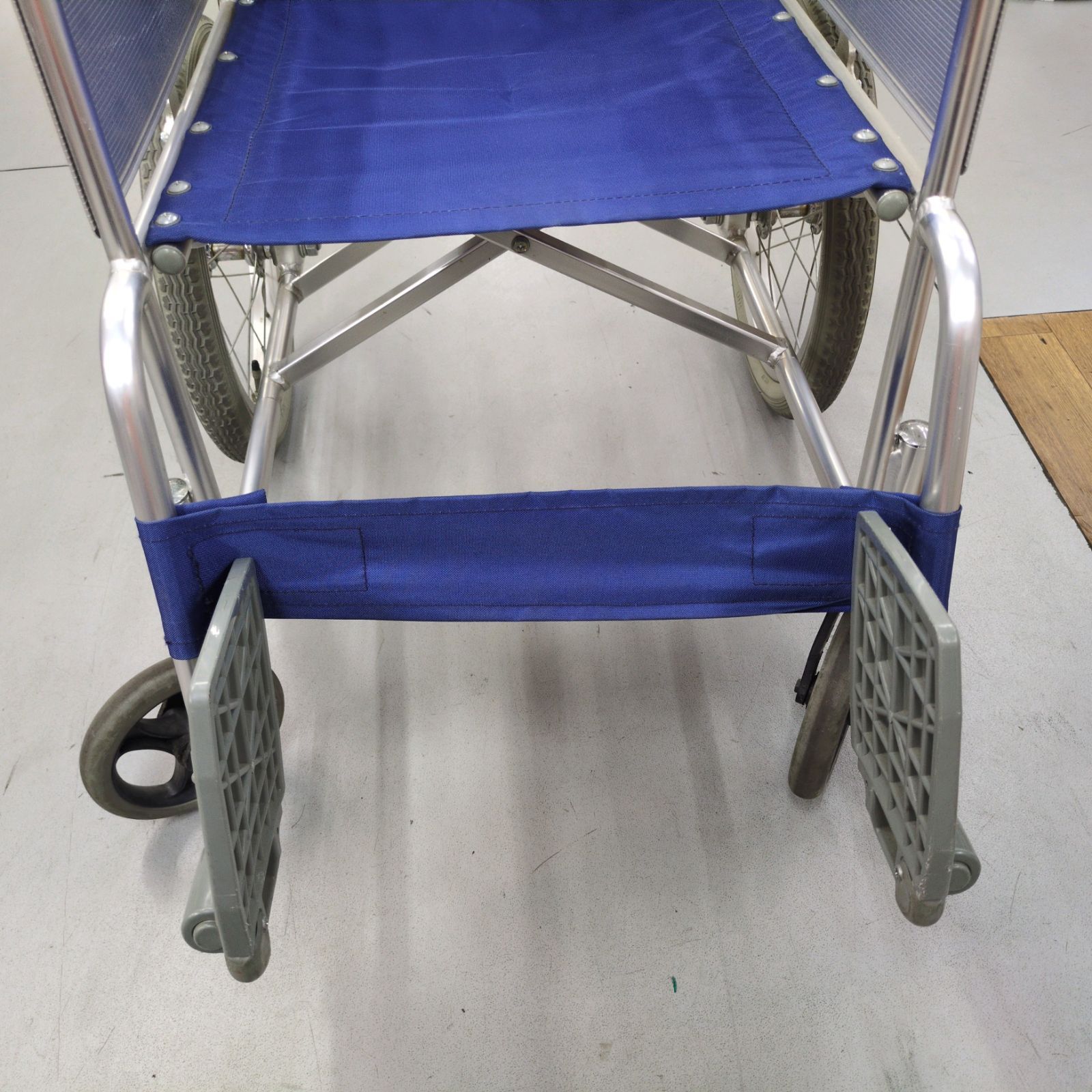 J253 ☆多少使用感有り☆NiSSiN☆介助式車いす