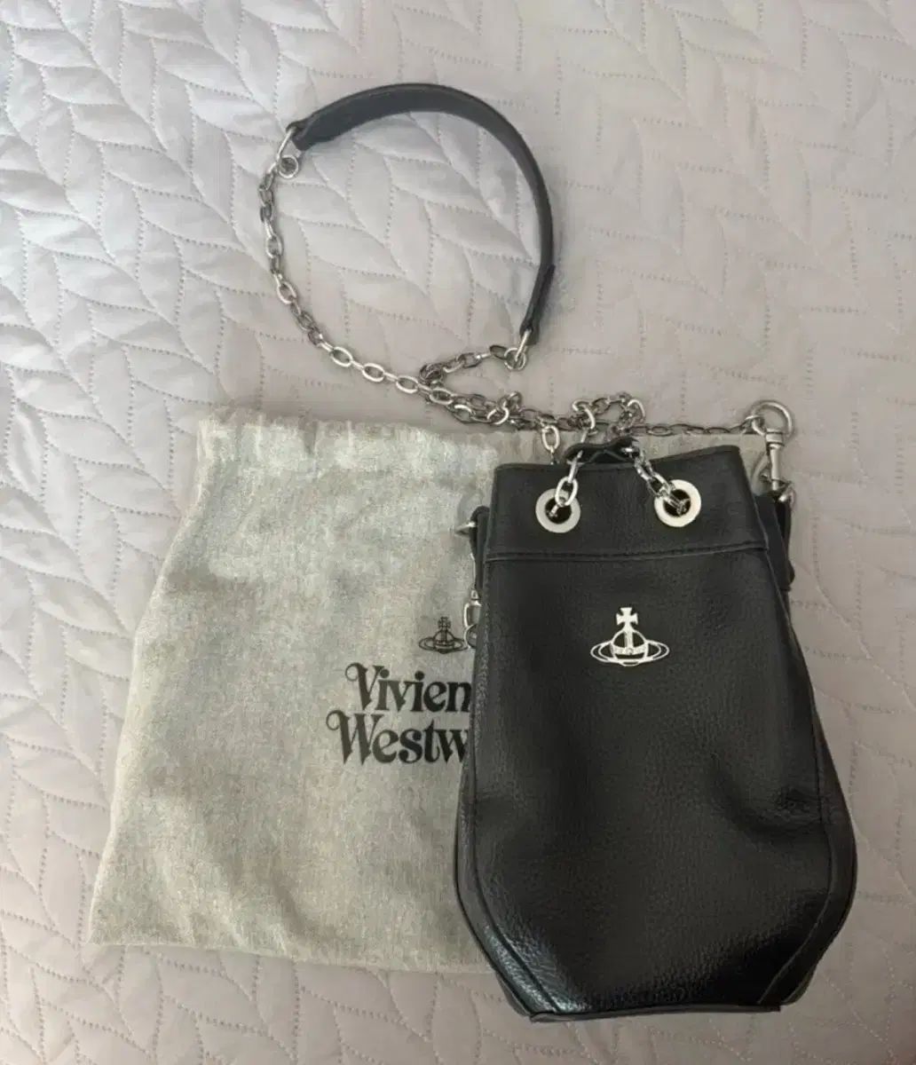 Vivienne Westwood【関税送料込＆VIP】クリッシーバケットバッグ Vivienne Westwood【関税送料込＆VIP】クリッシーバケットバッグ