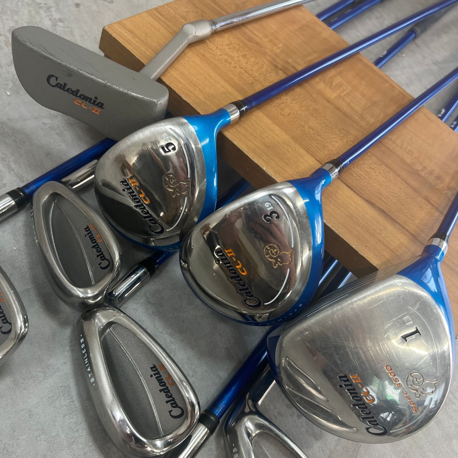 カレドニア　アディダス　レディースゴルフ9本セット　L　右利き用　キャディバッグ カレドニア アディダス レディースゴルフ9本セット L 右利き用