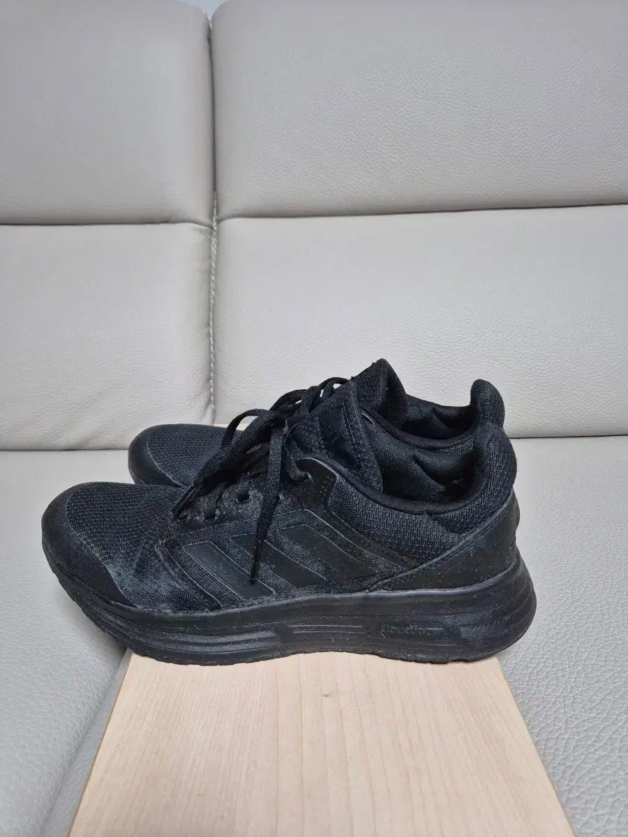 【新作入荷，定番人気】 adidas(アディダス) ギャラクシー 5 オールブラック スニーカー 265mm スニーカー