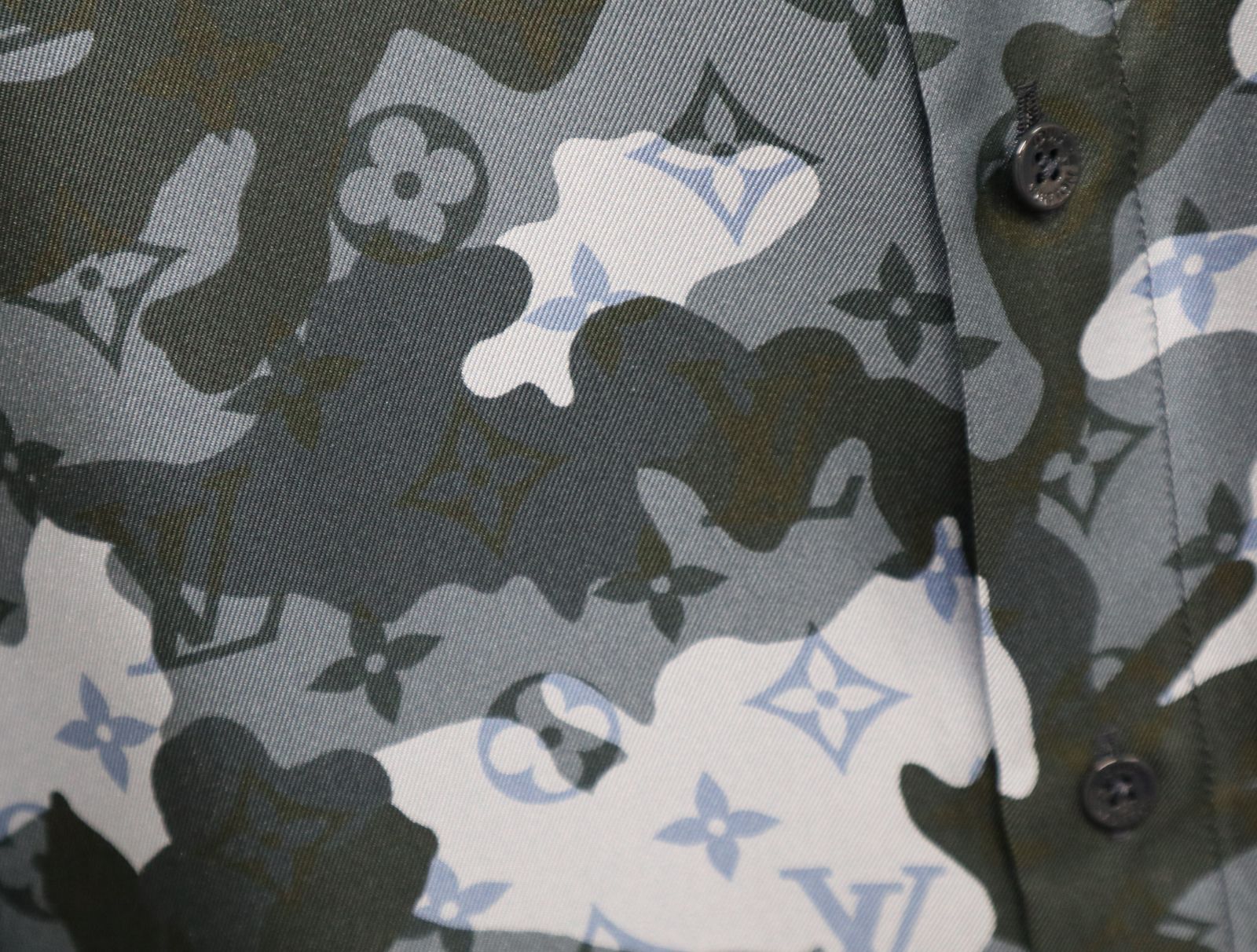 【ルイ・ヴィトン】20AW　モノグラム　カモフラ　迷彩　ジャガードTシャツ XS ルイ・ヴィトン】20AW モノグラム カモフラ 迷彩 ジャガードT