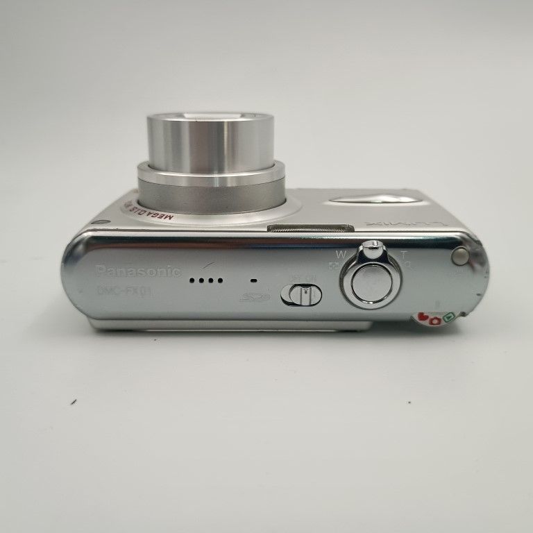 Panasonic LUMIX DMC-FX01 シルバー コンパクトデジタルカメラ 中古
