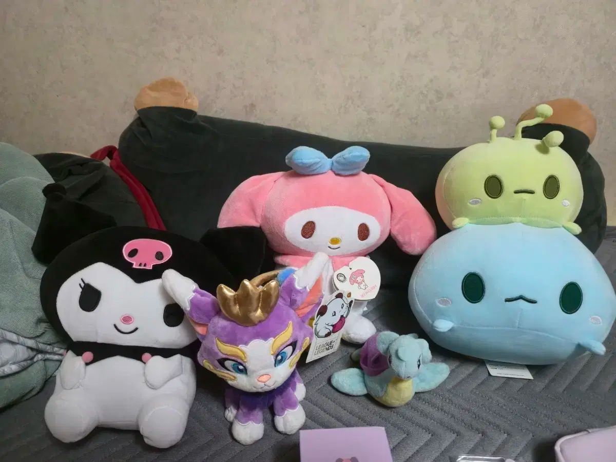 サンリオ diversified brands characters assorted goods