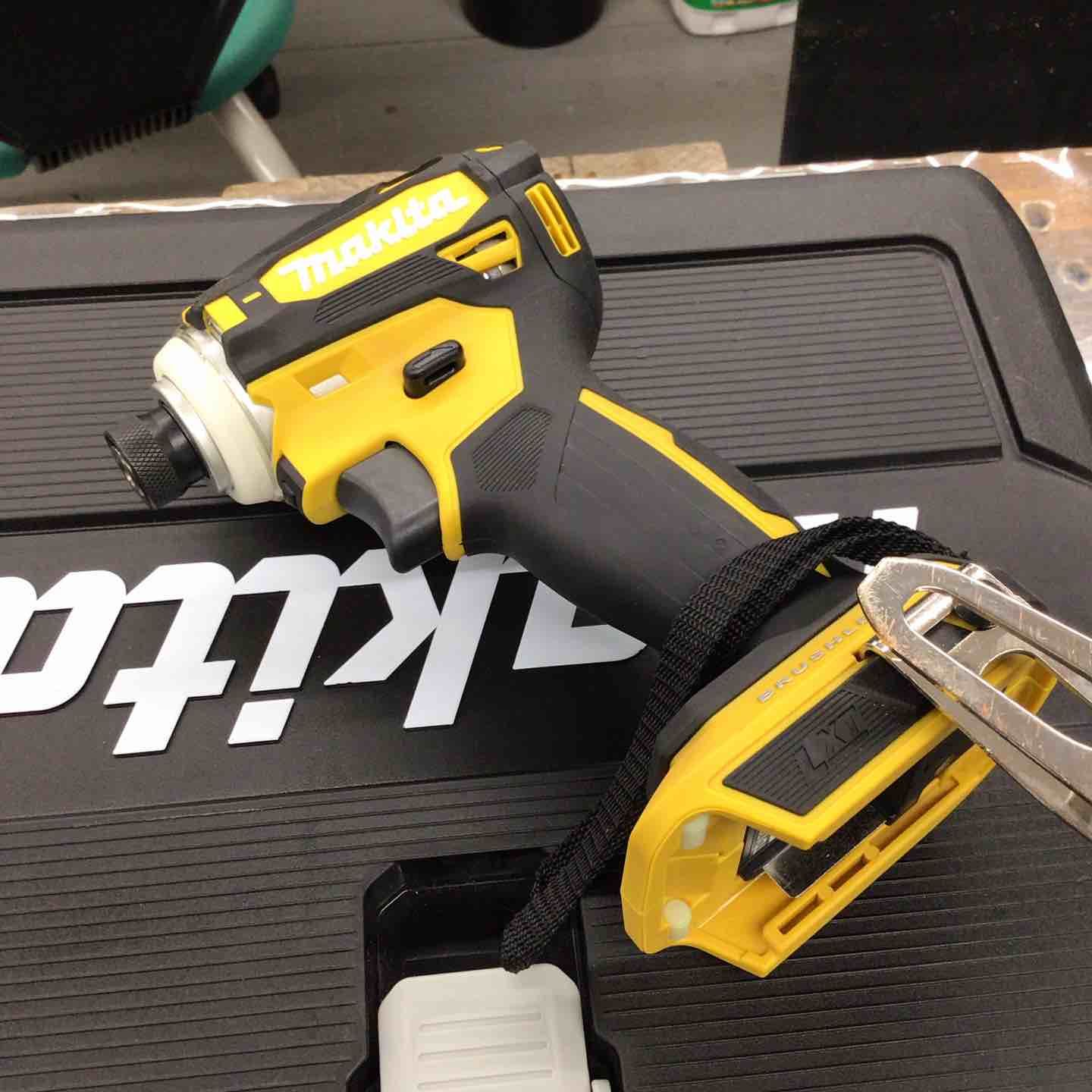 マキタ makita コードレスインパクトドライバー TD172DGXFY 戸田店