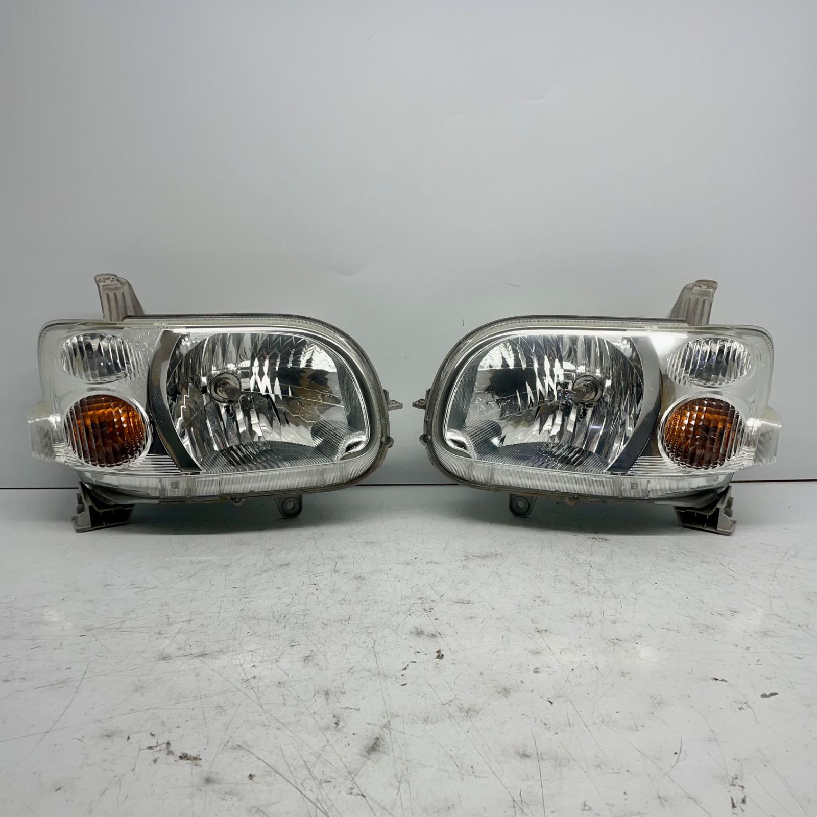 ダイハツL375S/L385Sタントヘッドライト左右ハロゲン