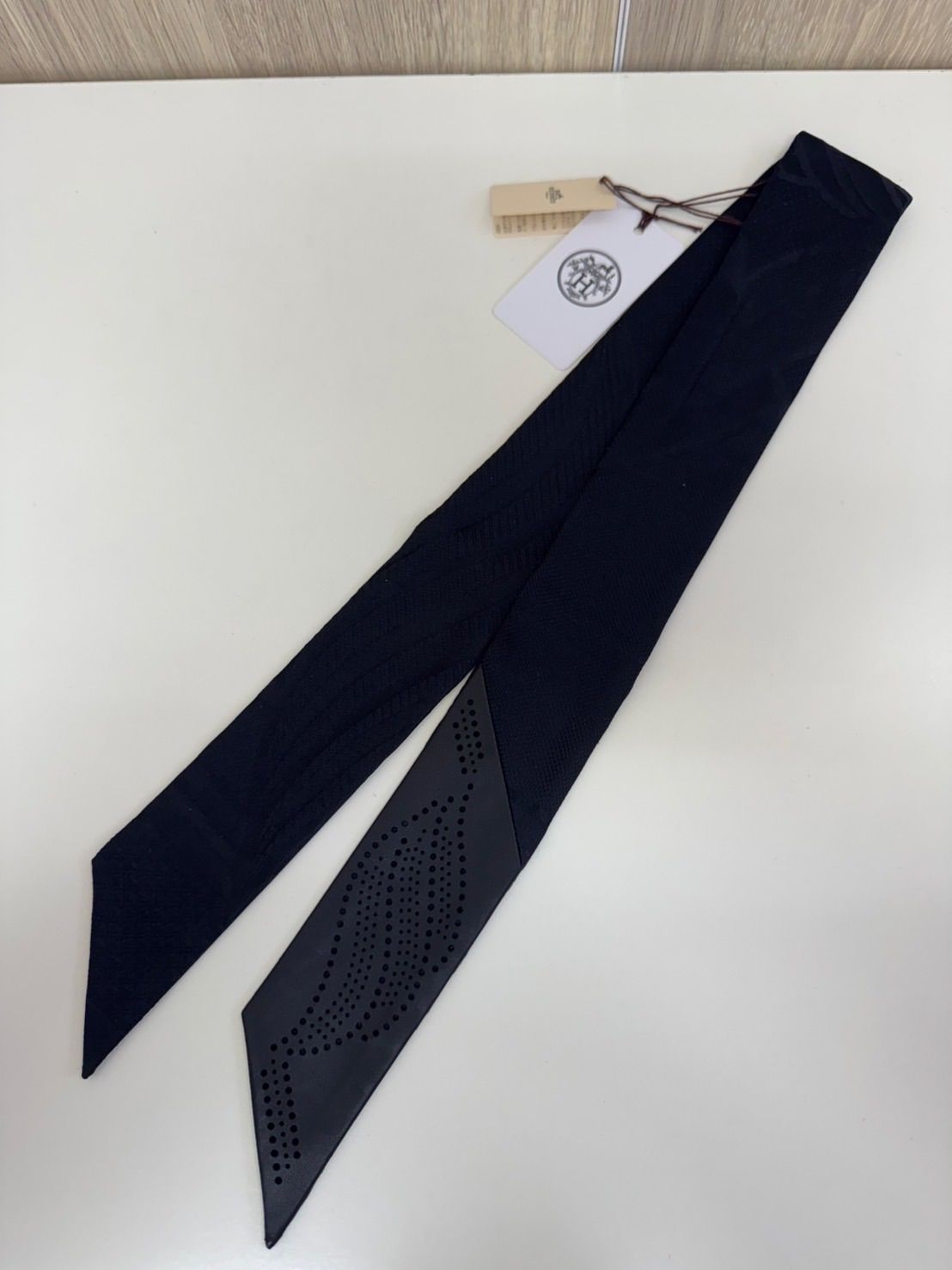 極美品】HERMESエルメス 本物 ツイリー/トゥイリー シルク 極美品】HERMESエルメス 本物 ツイリー/トゥイリー シルク