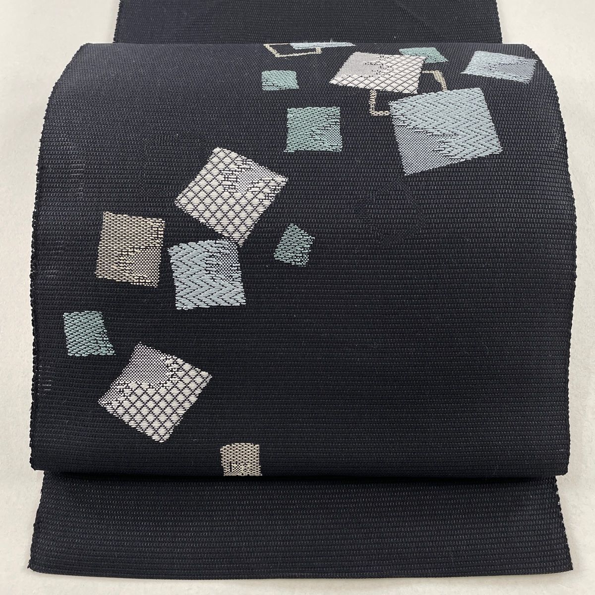 名古屋帯 秀品 八寸名古屋帯 松葉仕立て 夏帯 絽 幾何学 四角 刺繍 黒灰 正絹