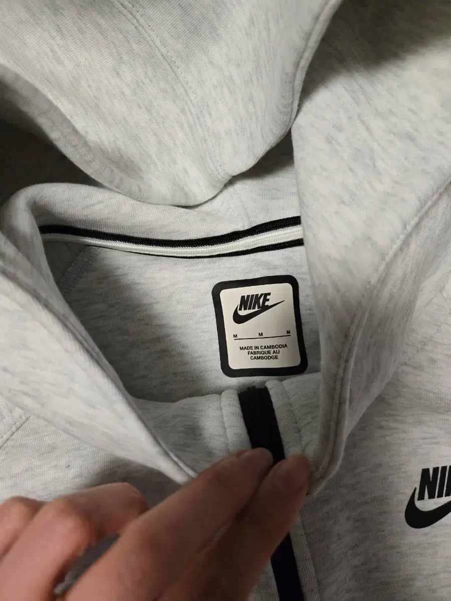 NIKE