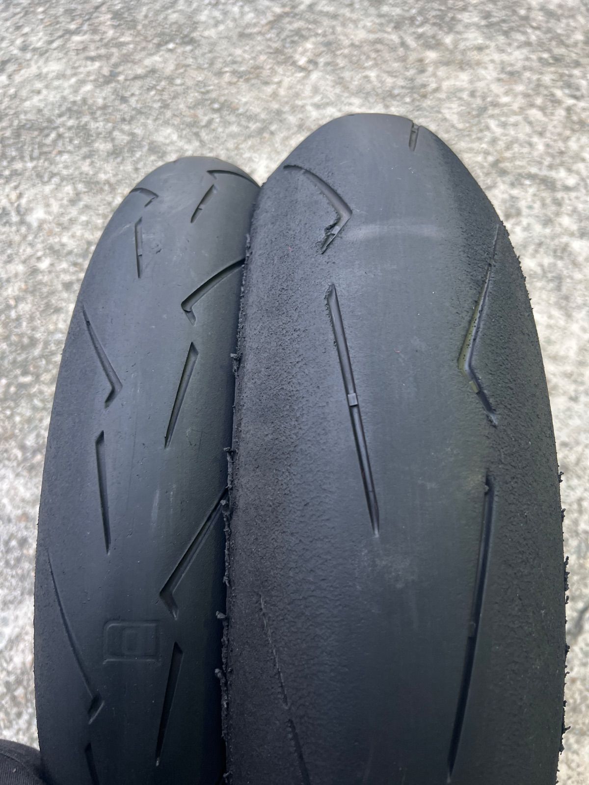 ピレリ スーパーコルサＶ4 前後セット 110|70R17 140|70R17 330