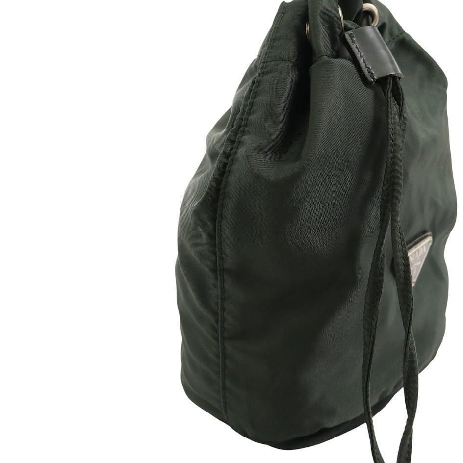 プラダ PRADA 巾着バッグ　ミニポーチ　三角ロゴ　白タグ　カーキ　手提げ プラダ PRADA 巾着バッグ ミニポーチ 三角ロゴ 白タグ カーキ 手提げ